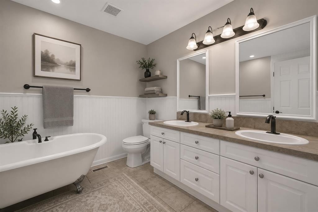 21 Strathearn Gardens Sw, Calgary, AB - Indoor Photo Showing Bathroom