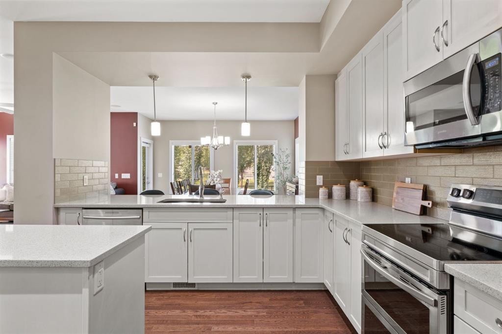 25 Masters Park Se, Calgary, AB - Indoor Photo Showing Kitchen With Upgraded Kitchen
