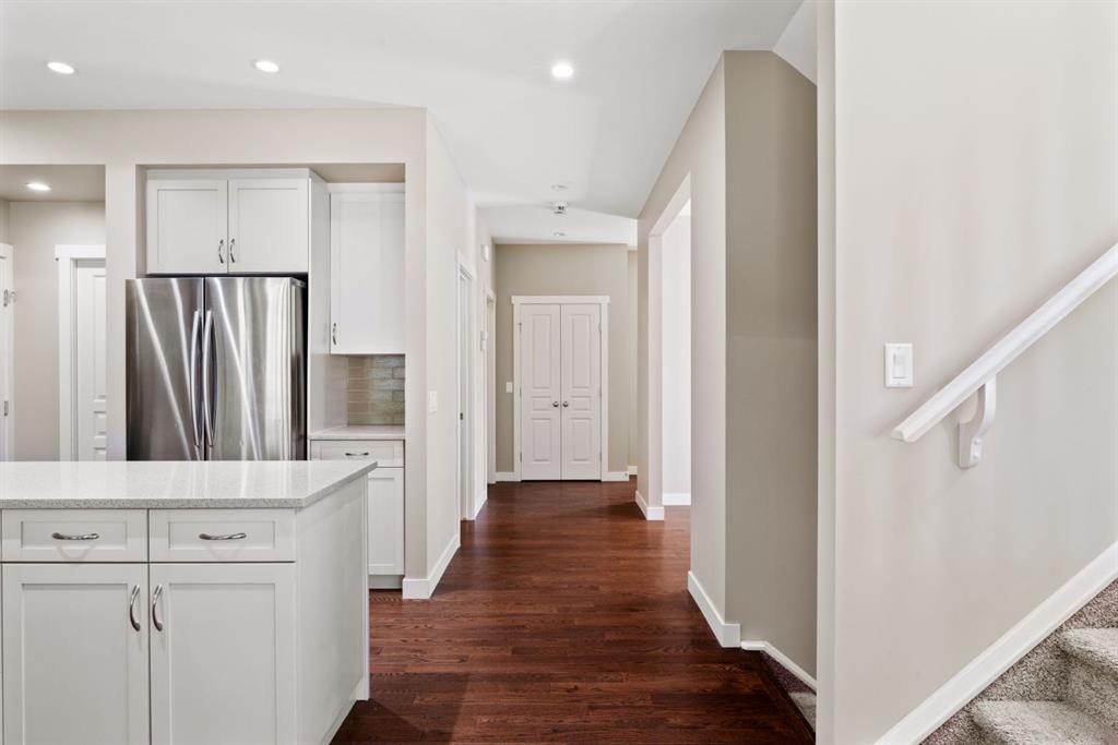 25 Masters Park Se, Calgary, AB - Indoor Photo Showing Other Room