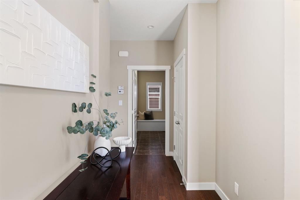 25 Masters Park Se, Calgary, AB - Indoor Photo Showing Other Room
