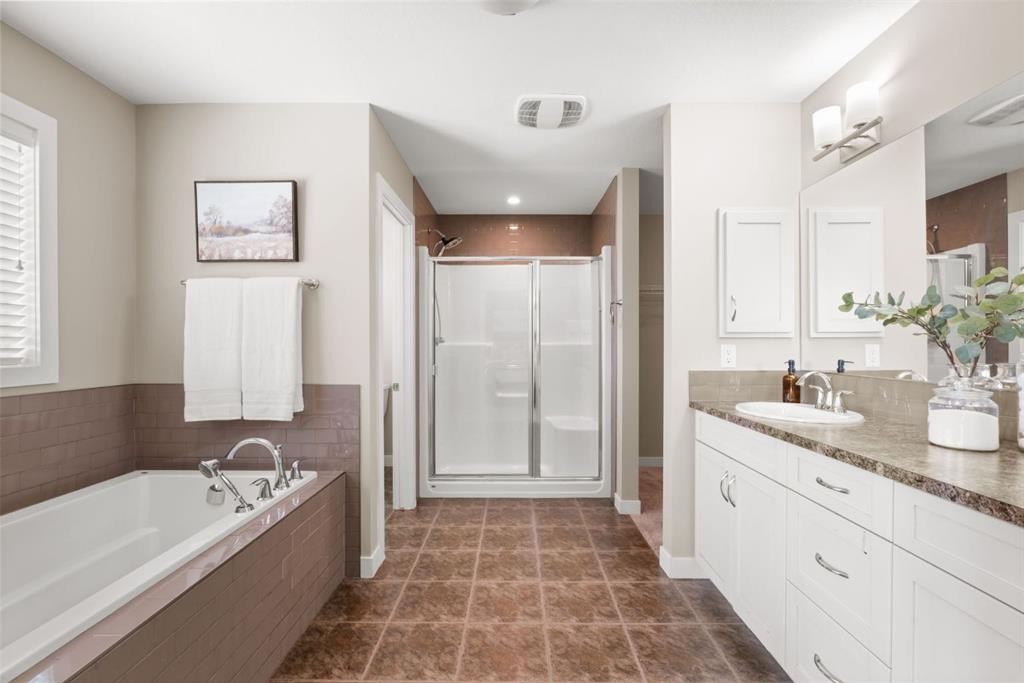 25 Masters Park Se, Calgary, AB - Indoor Photo Showing Bathroom
