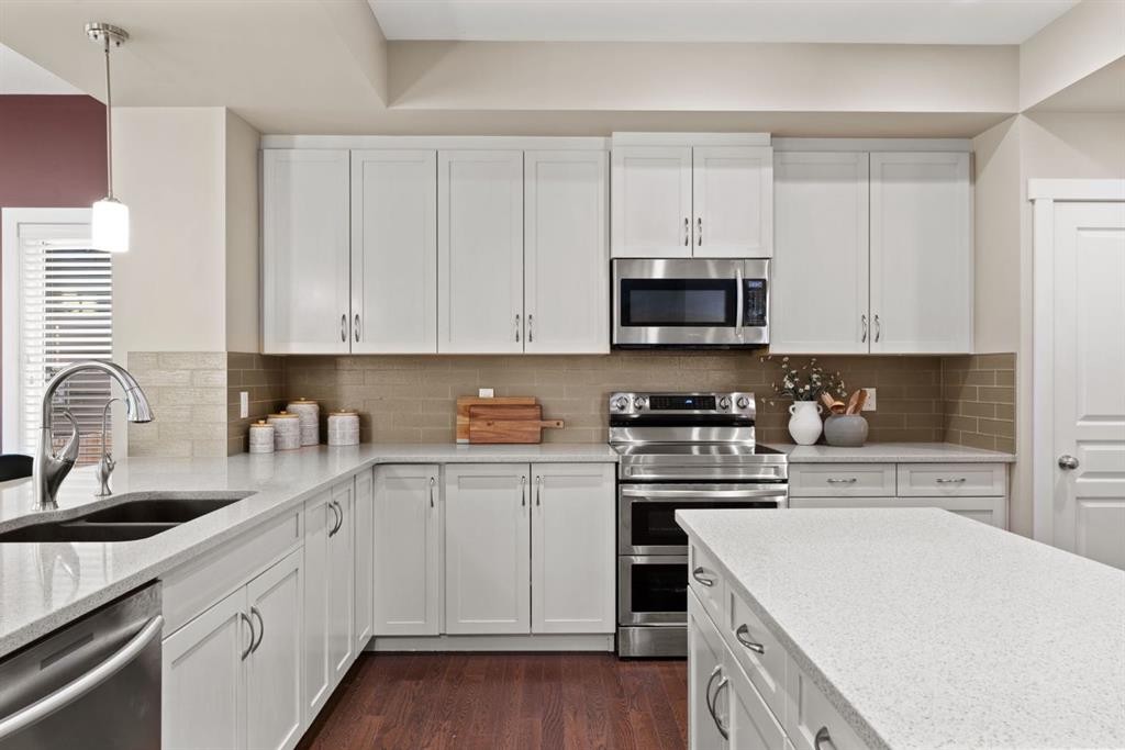 25 Masters Park Se, Calgary, AB - Indoor Photo Showing Kitchen With Stainless Steel Kitchen With Double Sink