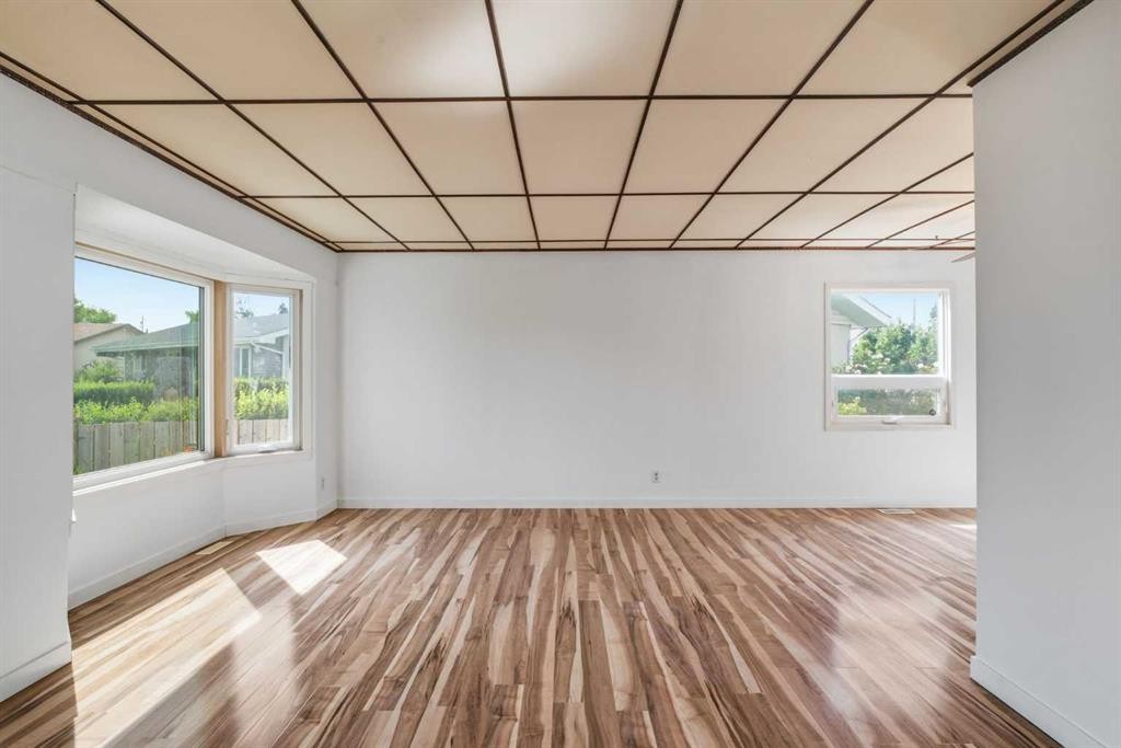7807 Olympia Bay Se, Calgary, AB - Indoor Photo Showing Other Room