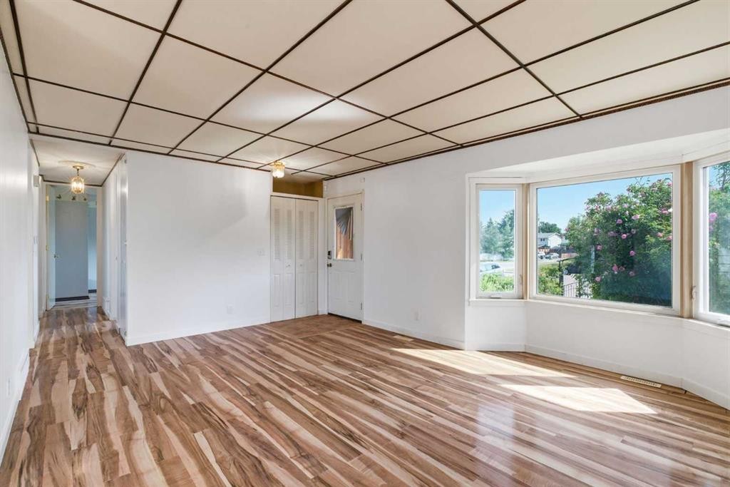 7807 Olympia Bay Se, Calgary, AB - Indoor Photo Showing Other Room