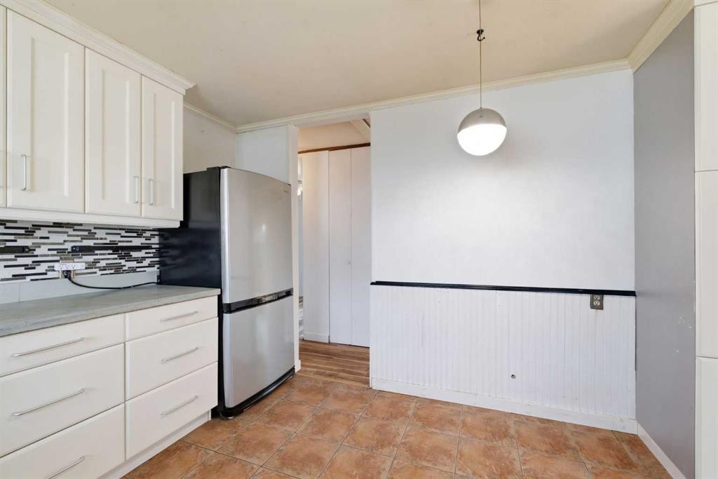 7807 Olympia Bay Se, Calgary, AB - Indoor Photo Showing Kitchen