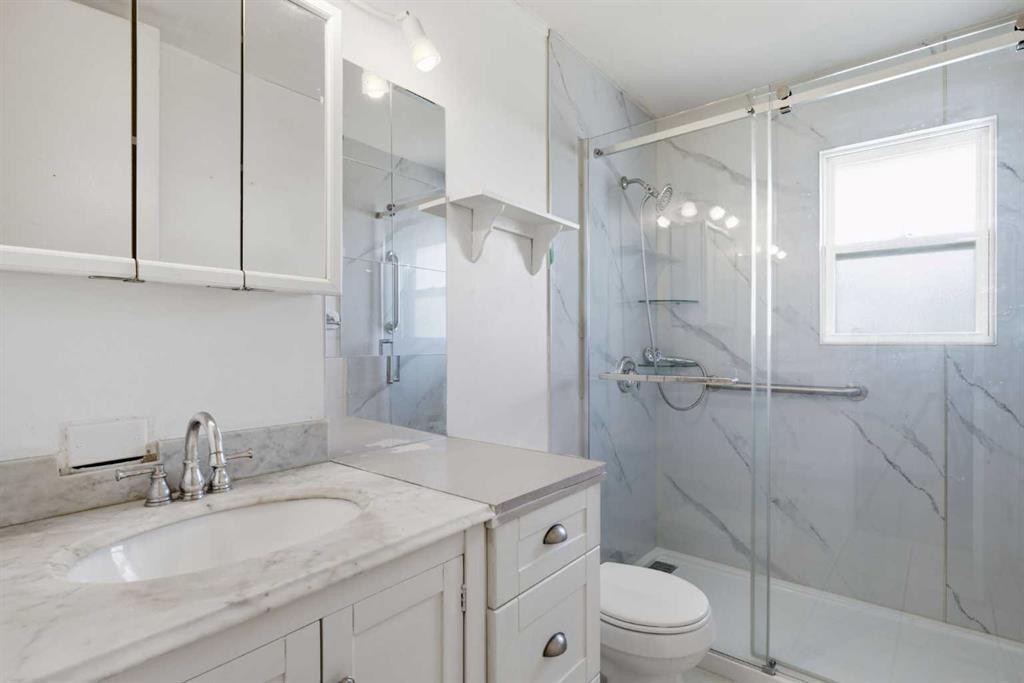 7807 Olympia Bay Se, Calgary, AB - Indoor Photo Showing Bathroom