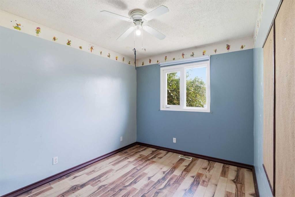 7807 Olympia Bay Se, Calgary, AB - Indoor Photo Showing Other Room