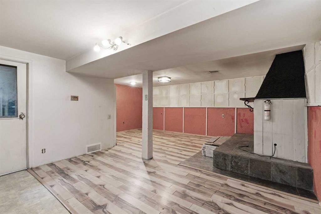 7807 Olympia Bay Se, Calgary, AB - Indoor