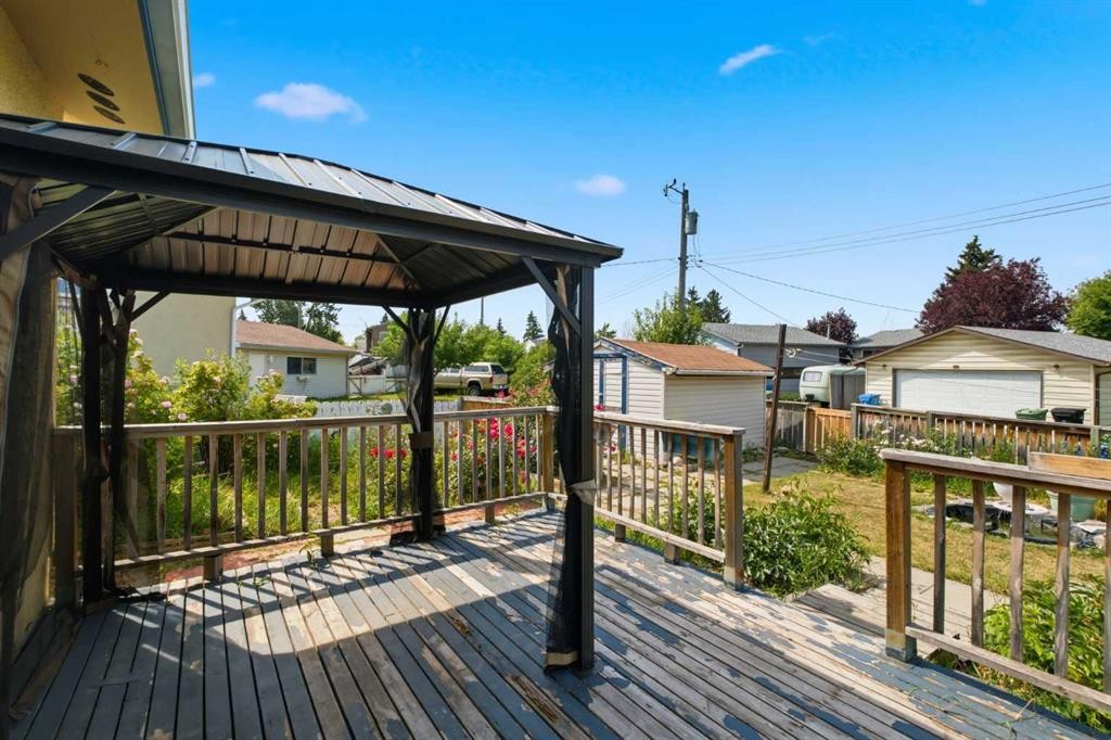 7807 Olympia Bay Se, Calgary, AB - Outdoor With Exterior