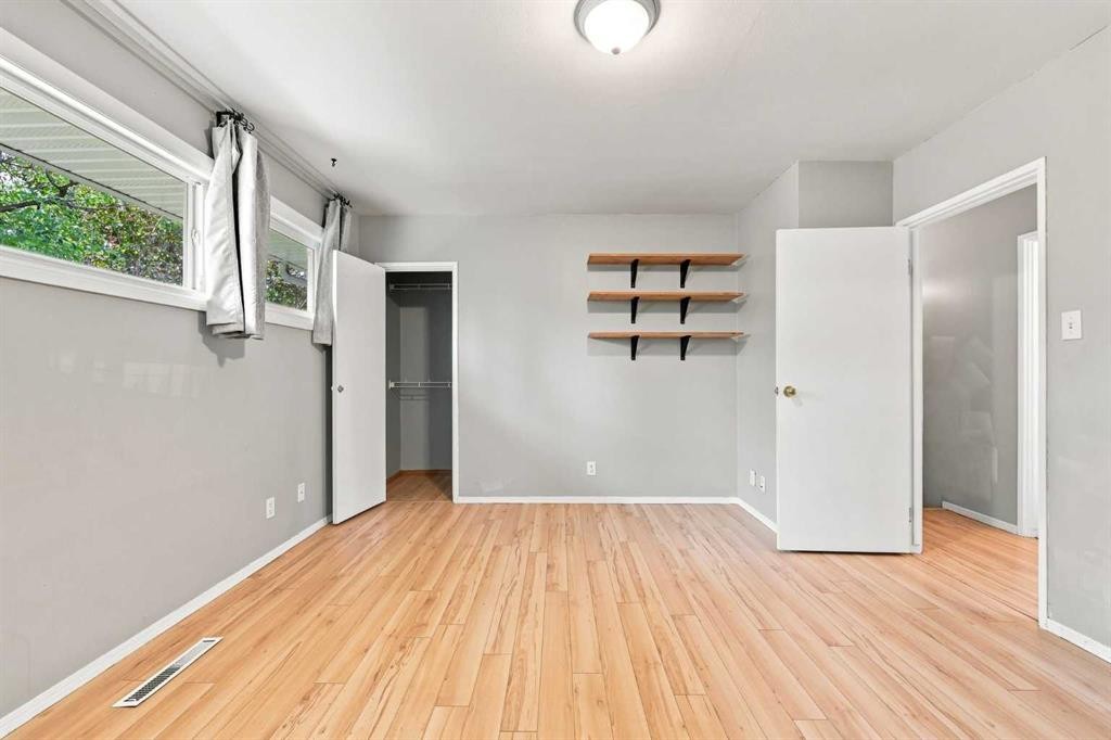542 Regal Park Ne, Calgary, AB - Indoor Photo Showing Other Room