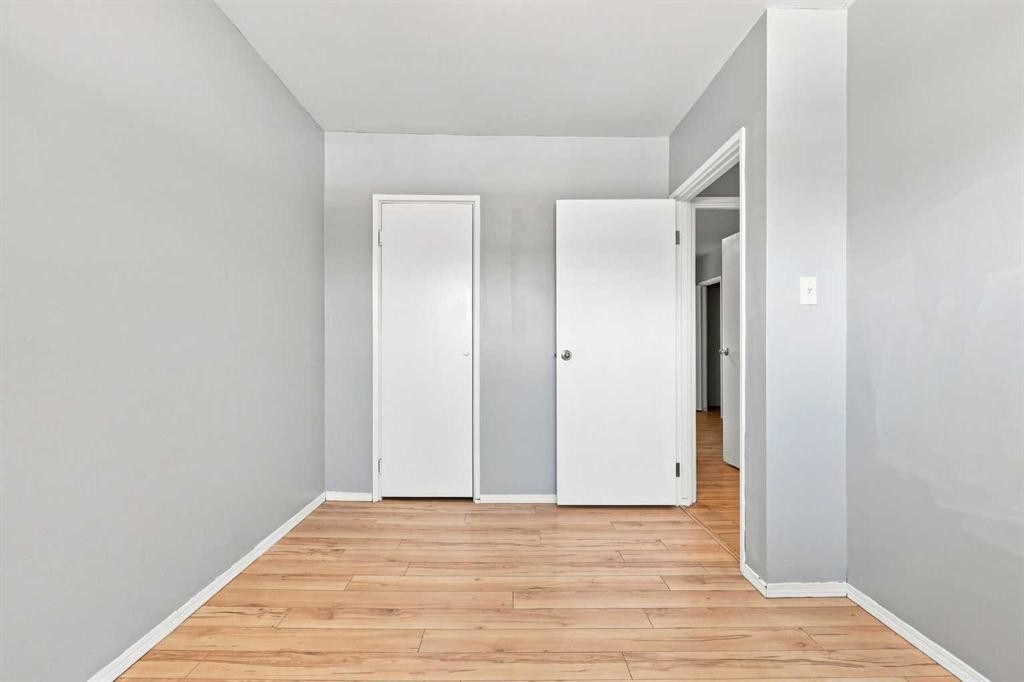 542 Regal Park Ne, Calgary, AB - Indoor Photo Showing Other Room