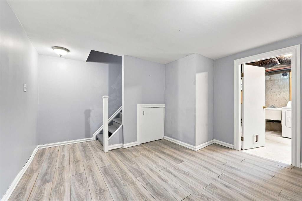 542 Regal Park Ne, Calgary, AB - Indoor Photo Showing Other Room
