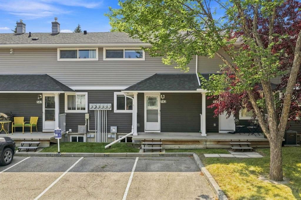 542 Regal Park Ne, Calgary, AB - Outdoor