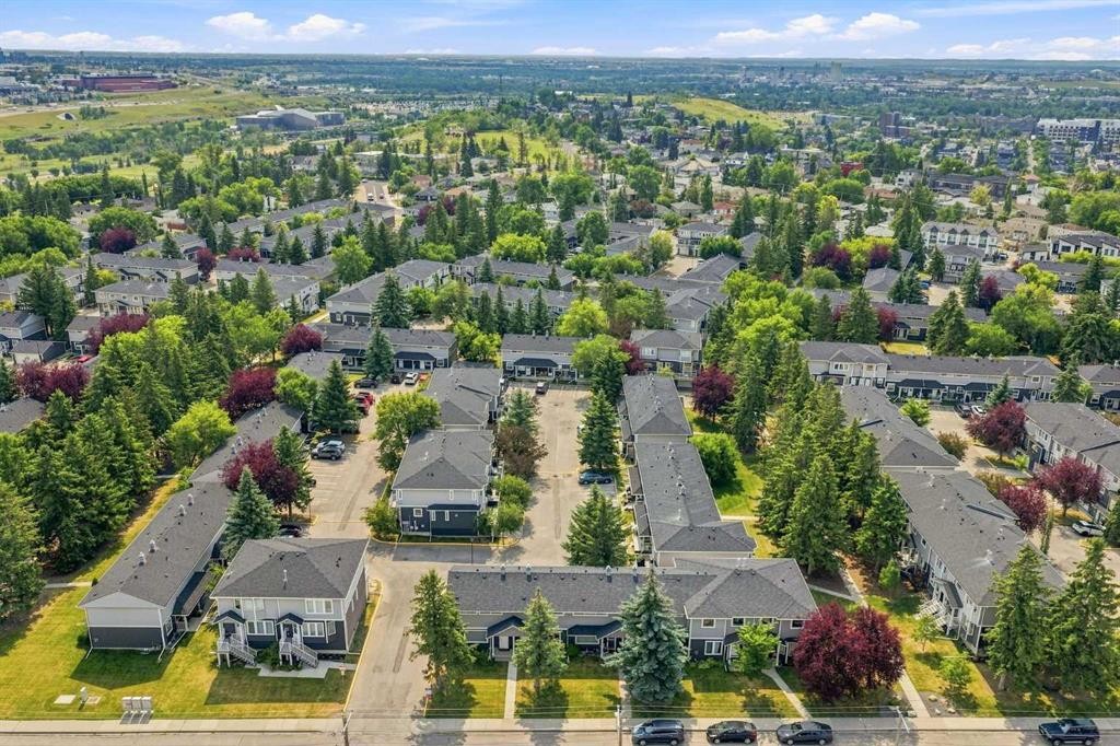 542 Regal Park Ne, Calgary, AB - Outdoor With View