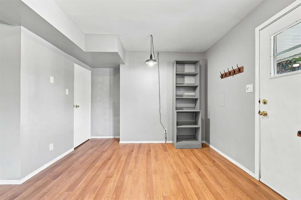 542 Regal Park Ne, Calgary, AB - Indoor Photo Showing Other Room