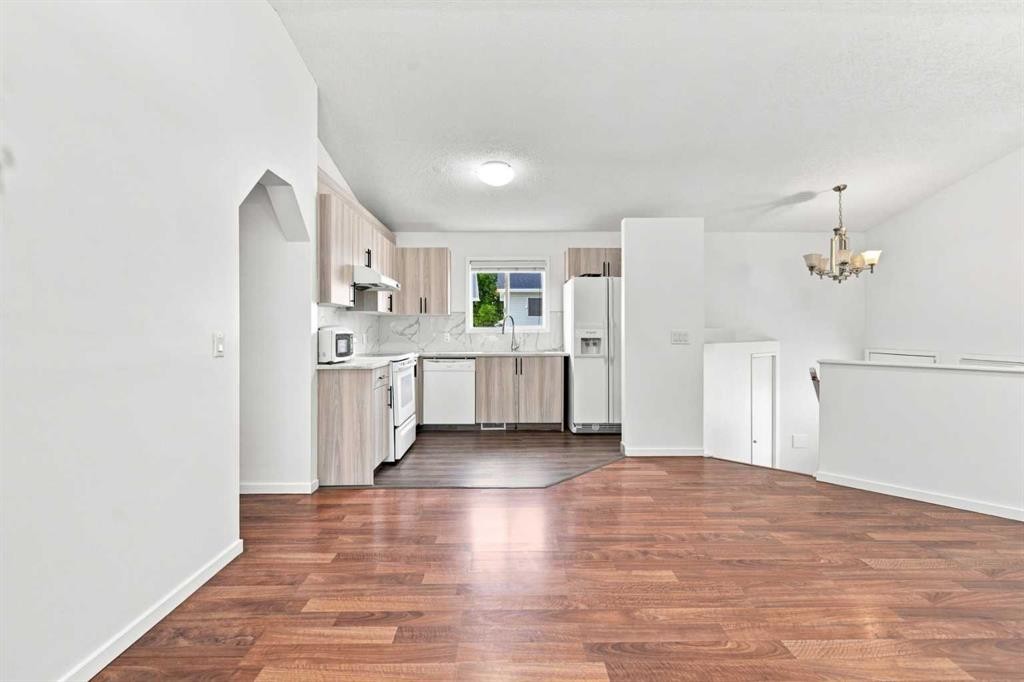 11 Martin Crossing Rise Ne, Calgary, AB - Indoor Photo Showing Kitchen