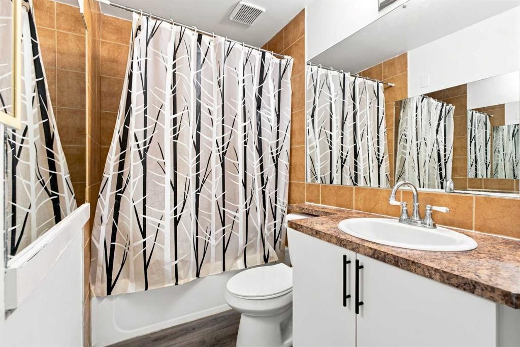 11 Martin Crossing Rise Ne, Calgary, AB - Indoor Photo Showing Bathroom