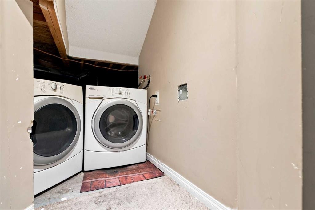 11 Martin Crossing Rise Ne, Calgary, AB - Indoor Photo Showing Laundry Room