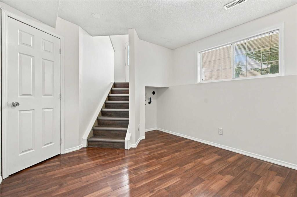 11 Martin Crossing Rise Ne, Calgary, AB - Indoor Photo Showing Other Room