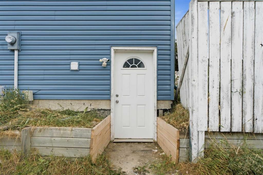 11 Martin Crossing Rise Ne, Calgary, AB - Outdoor With Exterior