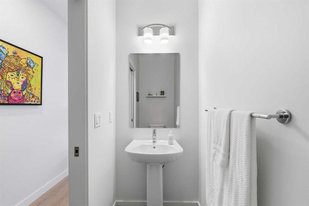 31 Seton Row Se, Calgary, AB - Indoor Photo Showing Bathroom