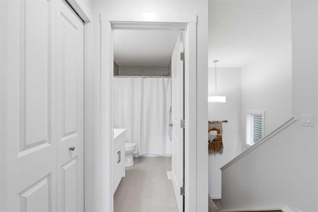 31 Seton Row Se, Calgary, AB - Indoor Photo Showing Other Room