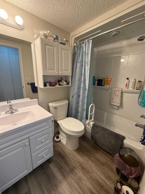 301-4514 54 Avenue, Olds, AB - Indoor Photo Showing Bathroom
