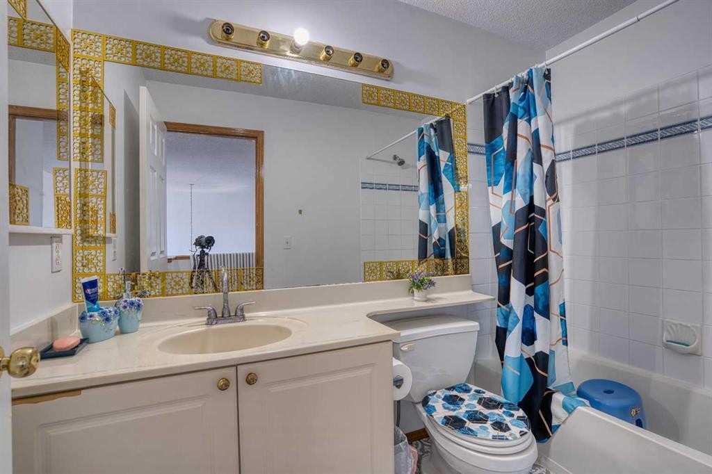 28 Coral Springs Close Ne, Calgary, AB - Indoor Photo Showing Bathroom