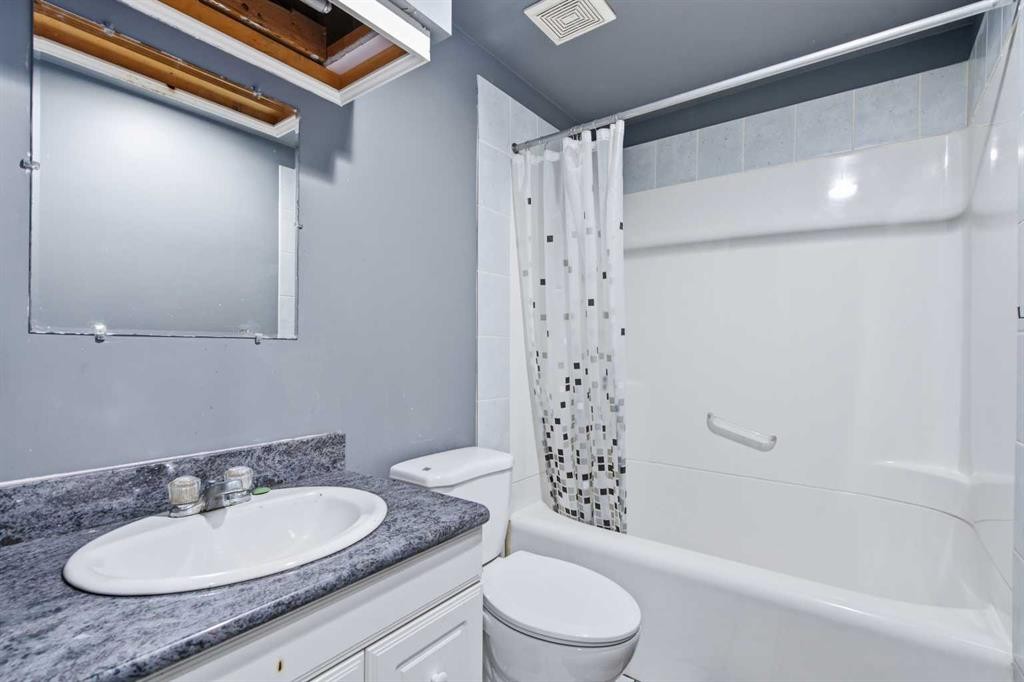 28 Coral Springs Close Ne, Calgary, AB - Indoor Photo Showing Bathroom