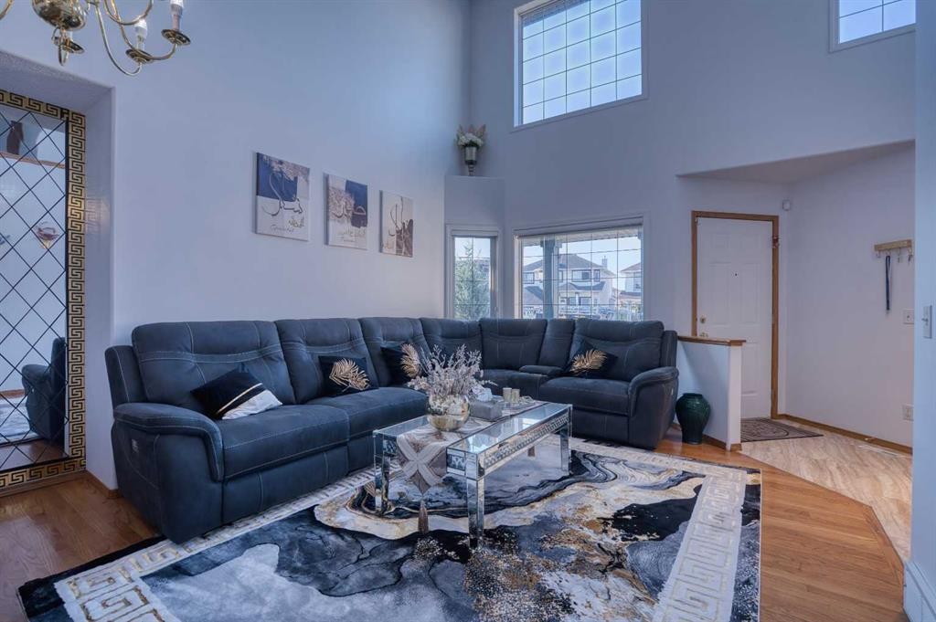 28 Coral Springs Close Ne, Calgary, AB - Indoor Photo Showing Living Room