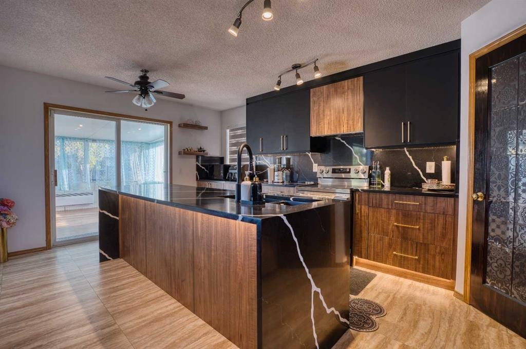 28 Coral Springs Close Ne, Calgary, AB - Indoor Photo Showing Kitchen