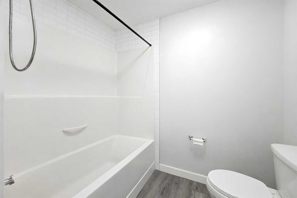 137 Pantego Lane Nw, Calgary, AB - Indoor Photo Showing Bathroom