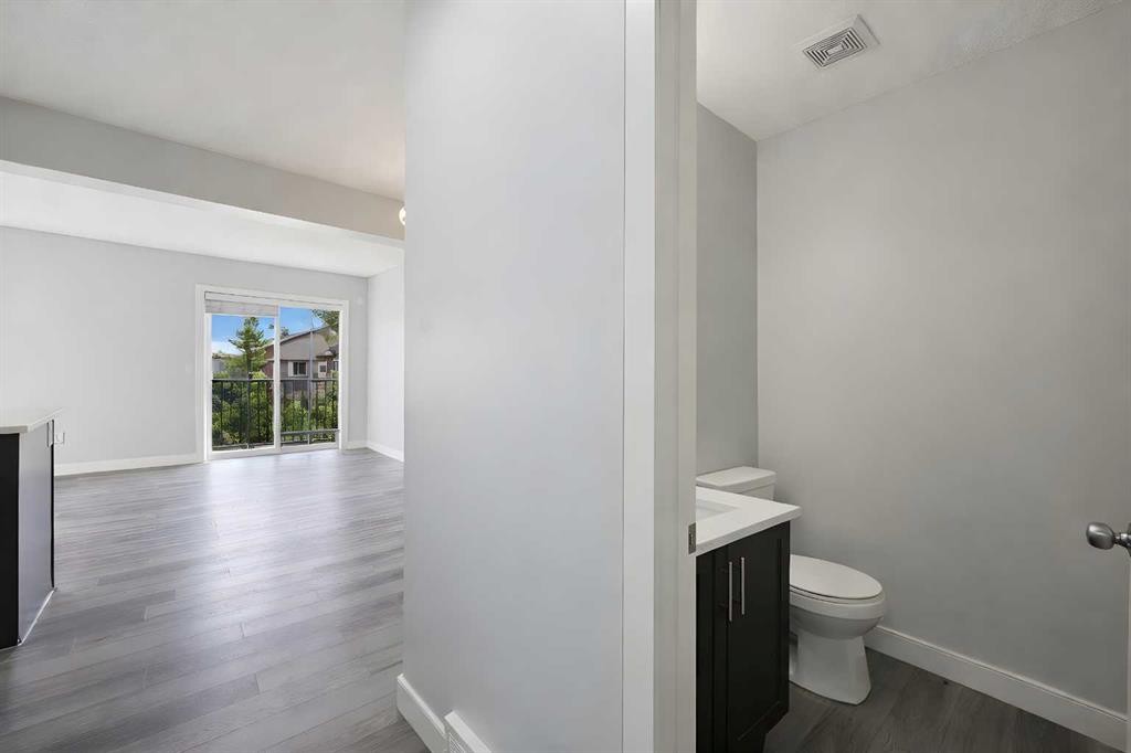 137 Pantego Lane Nw, Calgary, AB - Indoor Photo Showing Bathroom