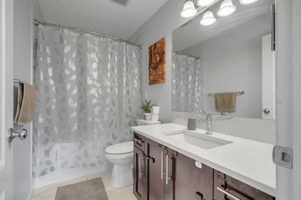 143 Dawson Harbour Hill, Chestermere, AB - Indoor Photo Showing Bathroom