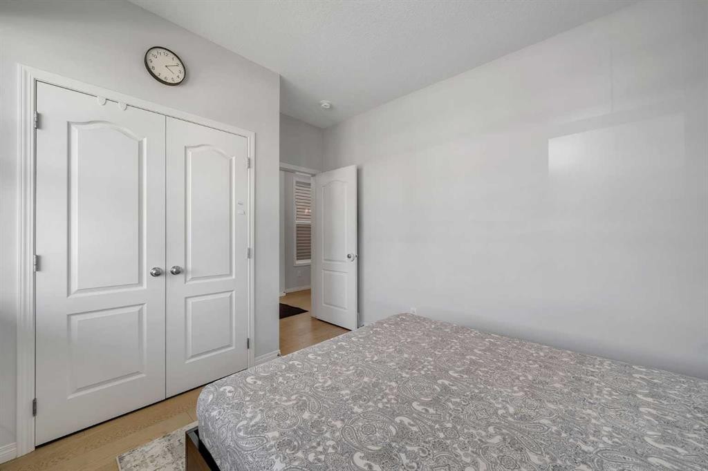 143 Dawson Harbour Hill, Chestermere, AB - Indoor Photo Showing Bedroom
