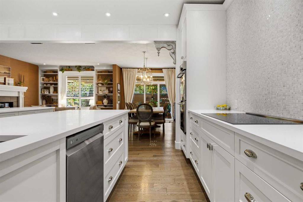 238 Mountainview Drive, Okotoks, AB - Indoor Photo Showing Kitchen