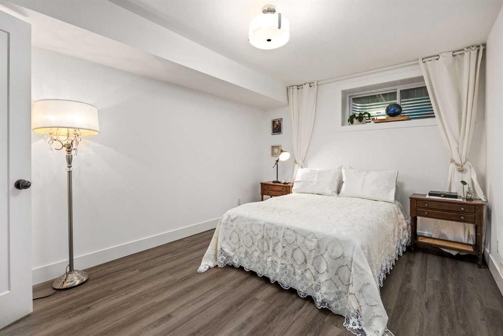 238 Mountainview Drive, Okotoks, AB - Indoor Photo Showing Bedroom