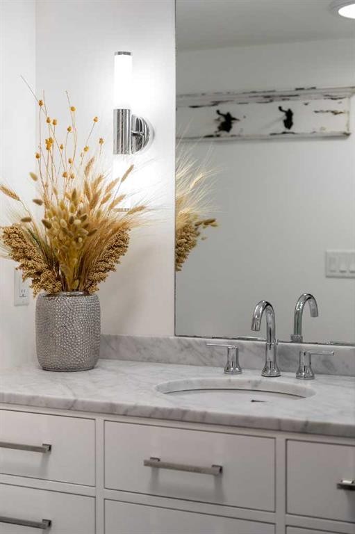 238 Mountainview Drive, Okotoks, AB - Indoor Photo Showing Bathroom