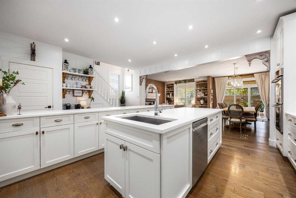 238 Mountainview Drive, Okotoks, AB - Indoor Photo Showing Kitchen