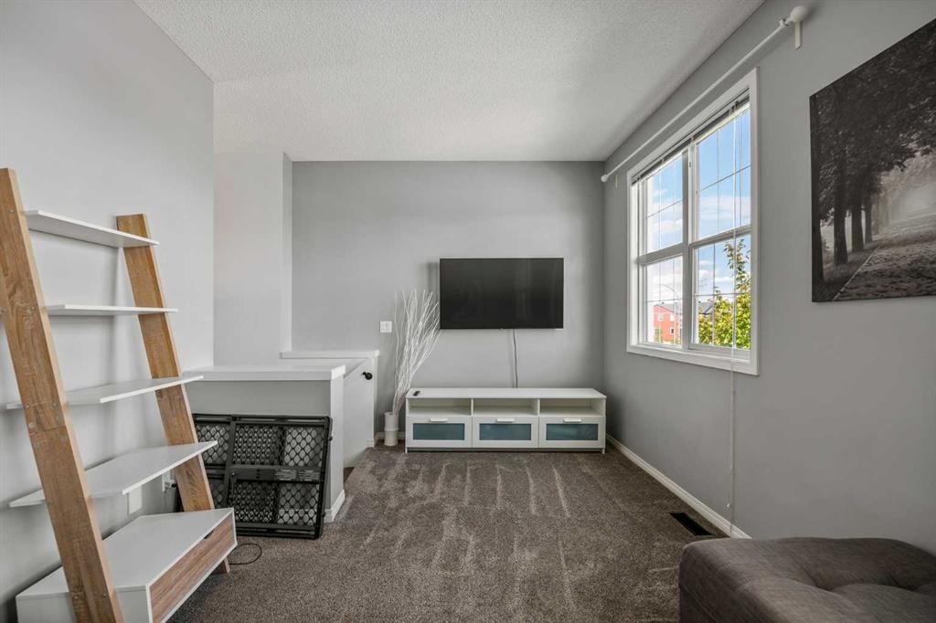 5 Copperpond Link Se, Calgary, AB - Indoor