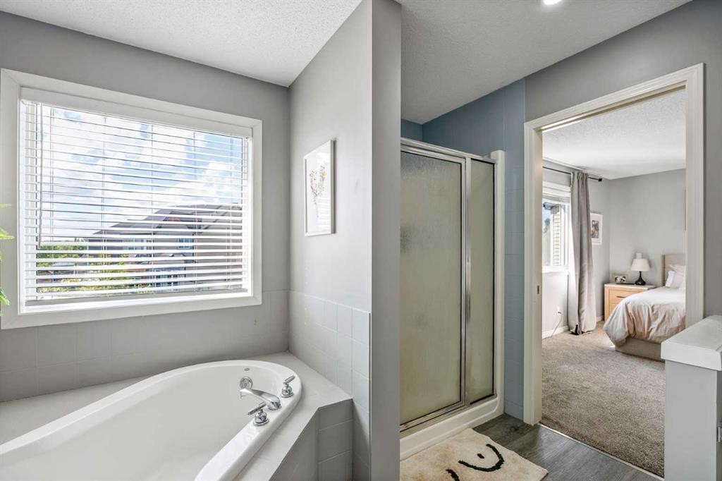 5 Copperpond Link Se, Calgary, AB - Indoor Photo Showing Bathroom