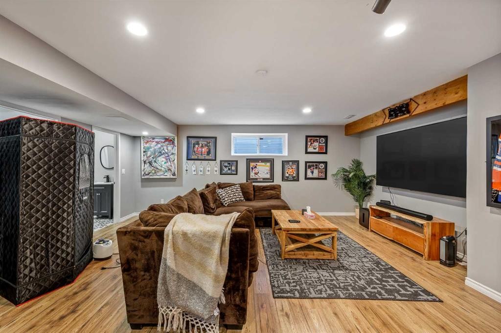 5 Copperpond Link Se, Calgary, AB - Indoor