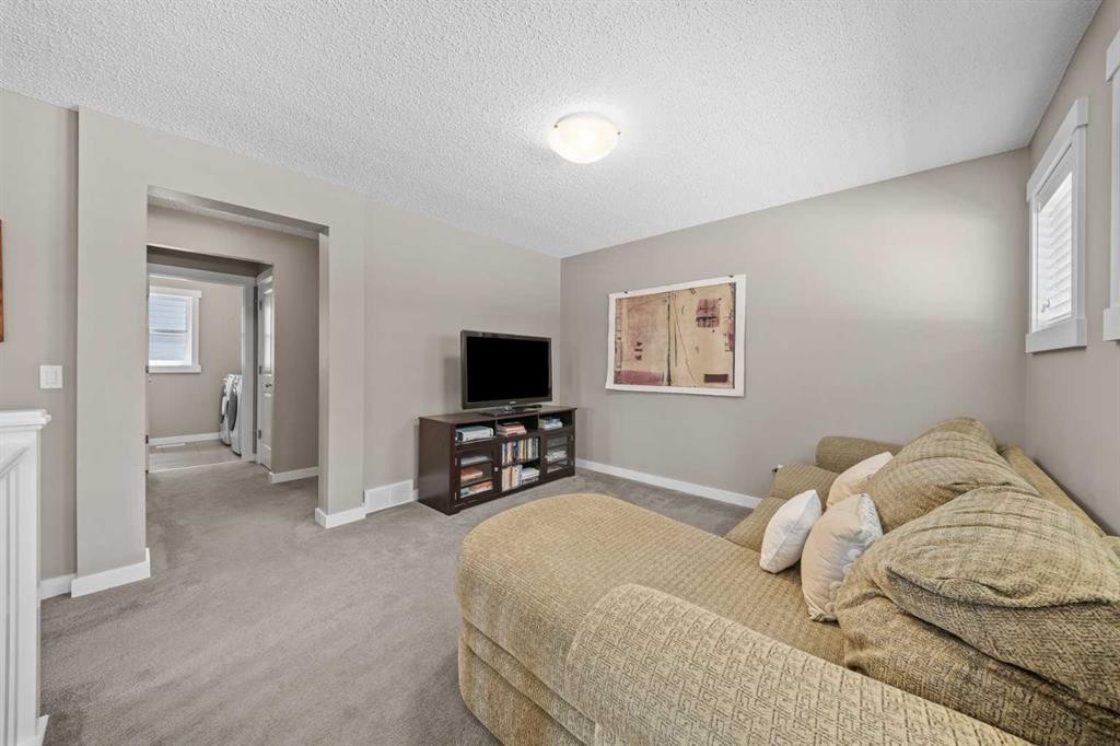 4728 Elgin Avenue Se, Calgary, AB - Indoor