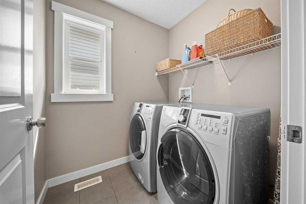4728 Elgin Avenue Se, Calgary, AB - Indoor Photo Showing Laundry Room