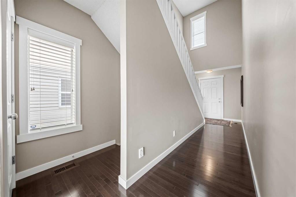 4728 Elgin Avenue Se, Calgary, AB - Indoor Photo Showing Other Room