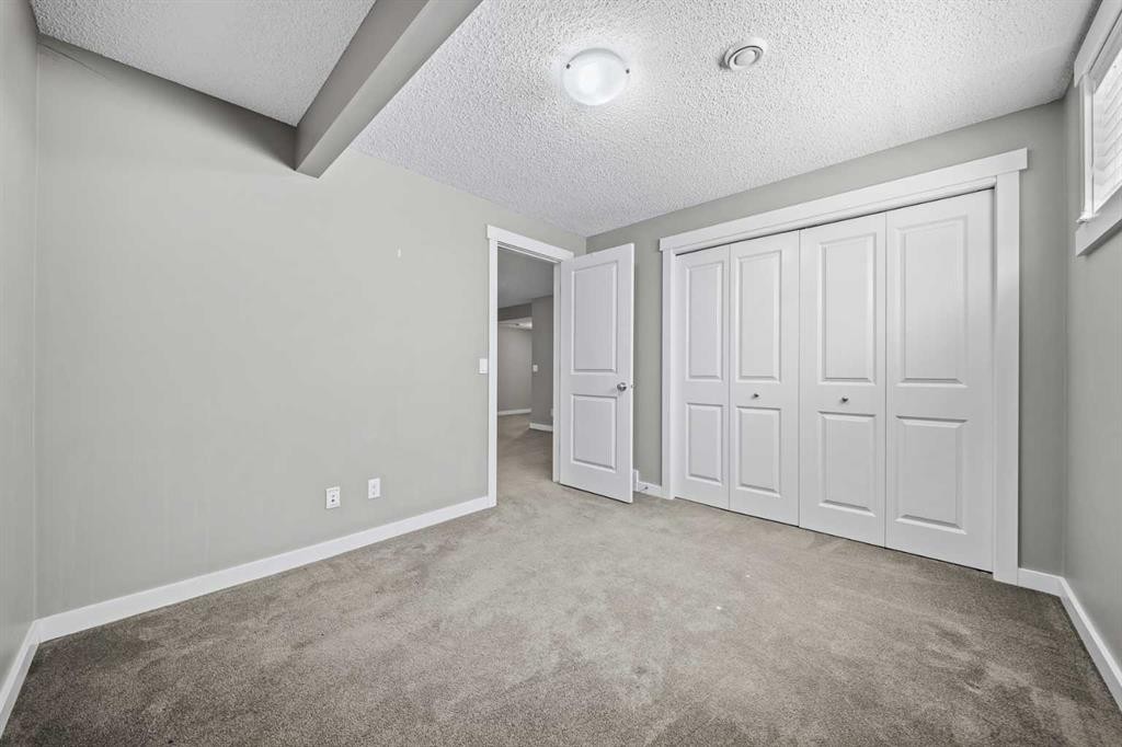 4728 Elgin Avenue Se, Calgary, AB - Indoor Photo Showing Other Room