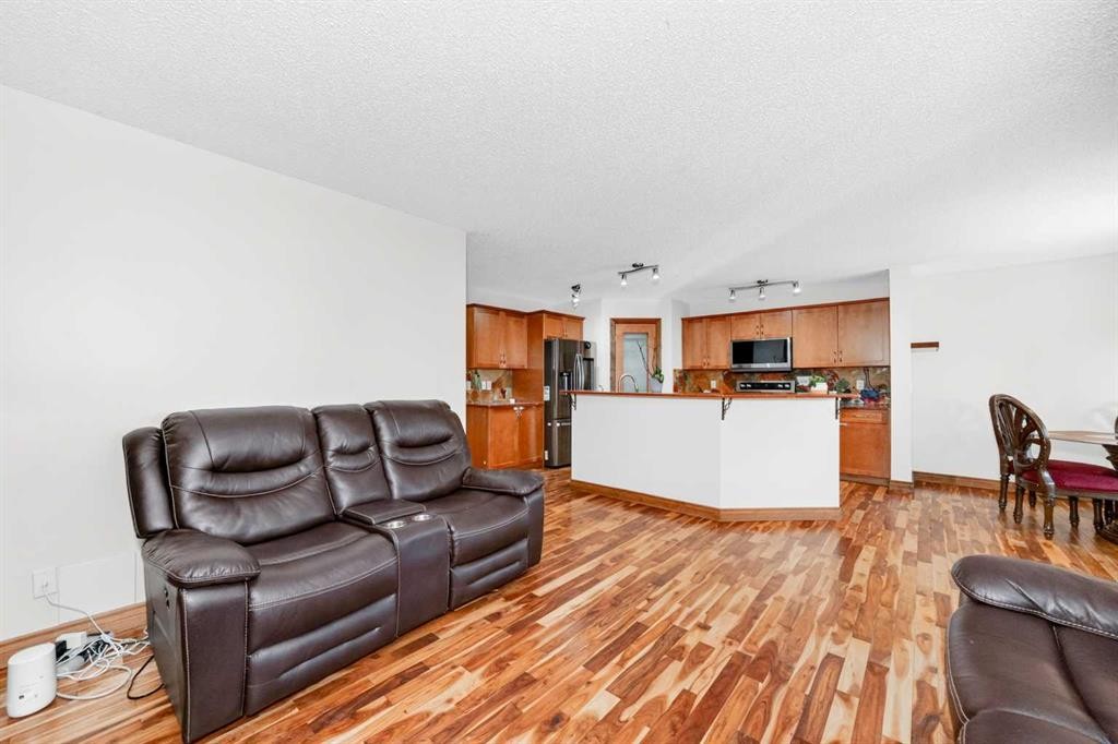 988 Copperfield Boulevard Se, Calgary, AB - Indoor Photo Showing Other Room
