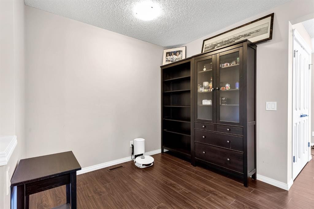 54 Autumn View Se, Calgary, AB - Indoor
