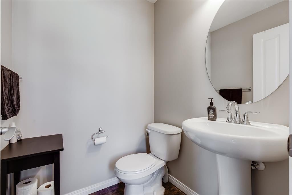 54 Autumn View Se, Calgary, AB - Indoor Photo Showing Bathroom
