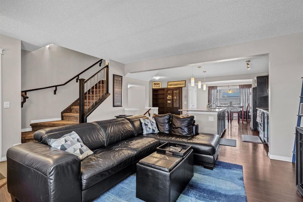 54 Autumn View Se, Calgary, AB - Indoor Photo Showing Living Room